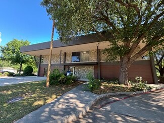 Plus de détails pour 414 W Parkway St, Denton, TX - Bureau à vendre