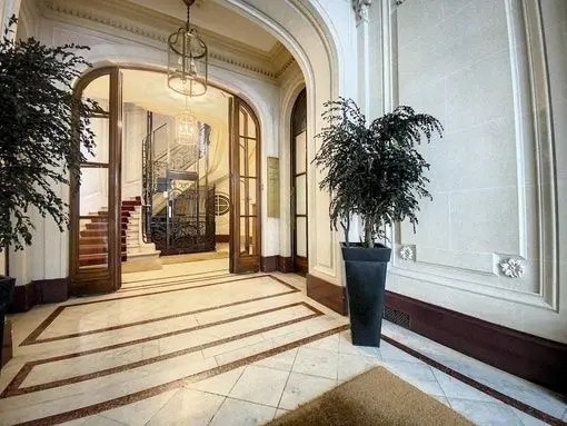 1-3 Rue De Penthièvre, Paris à louer - Photo de l’immeuble – Image 2 sur 9