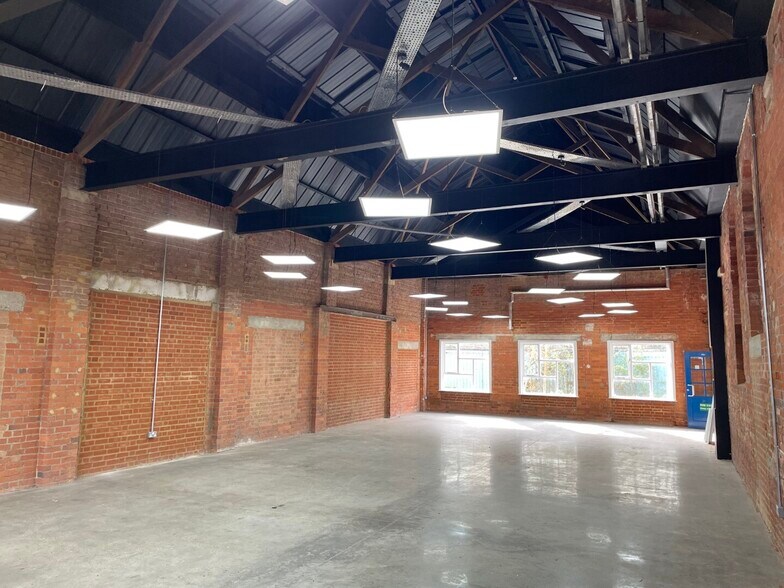 King St, Wilton à louer - Photo de l’immeuble – Image 3 sur 17