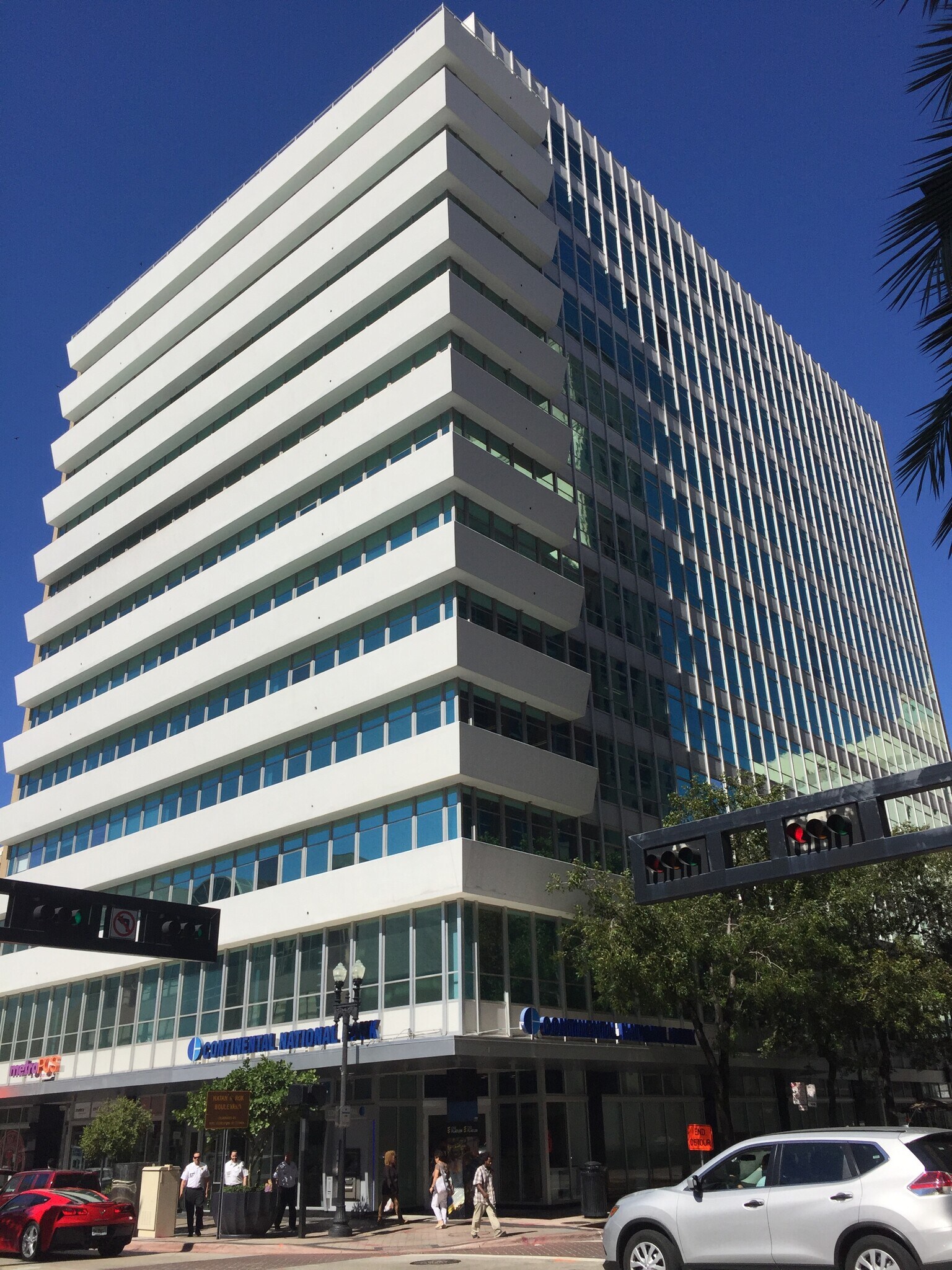 10 NE 1st Ave, Miami, FL à louer Photo de l’immeuble– Image 1 sur 21