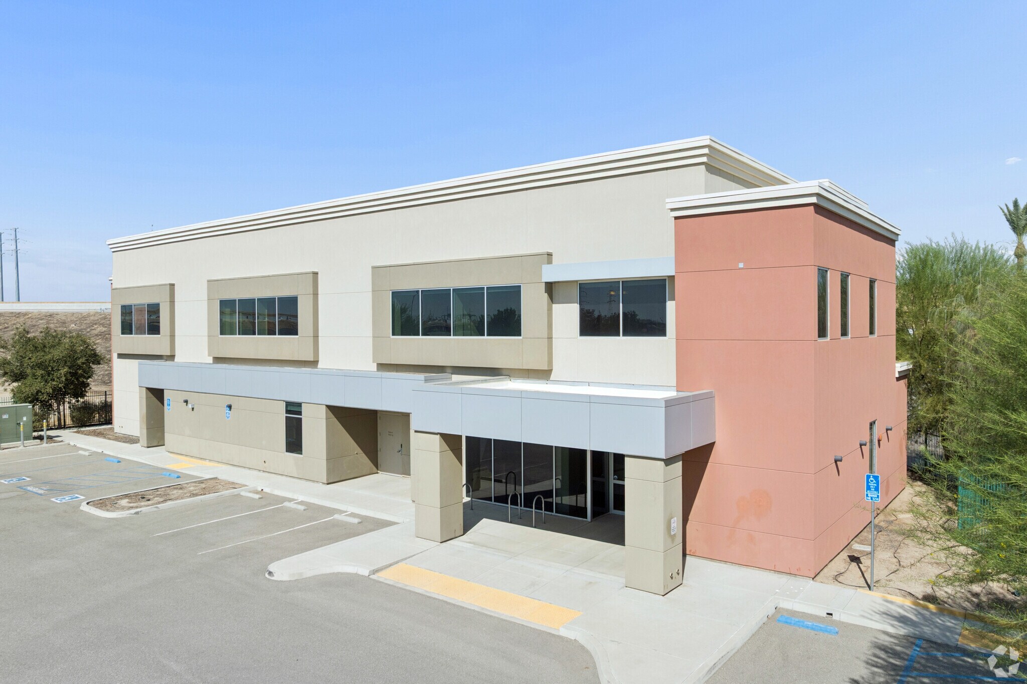 5000 Commerce Dr, Bakersfield, CA à vendre Photo principale– Image 1 sur 46