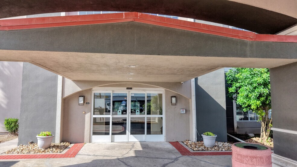 10446 Interstate 37, Corpus Christi, TX à vendre - Photo de l’immeuble – Image 2 sur 18