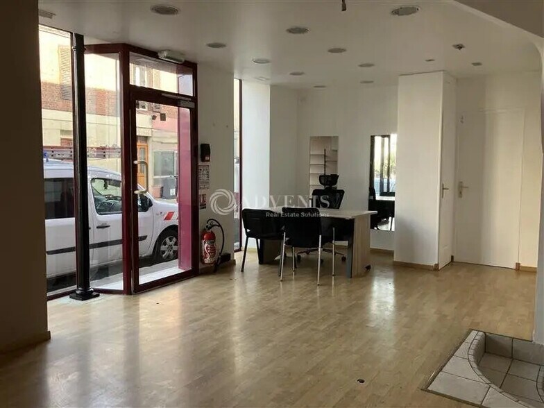 Local commercial dans Vierzon à louer - Photo de l’immeuble – Image 1 sur 3