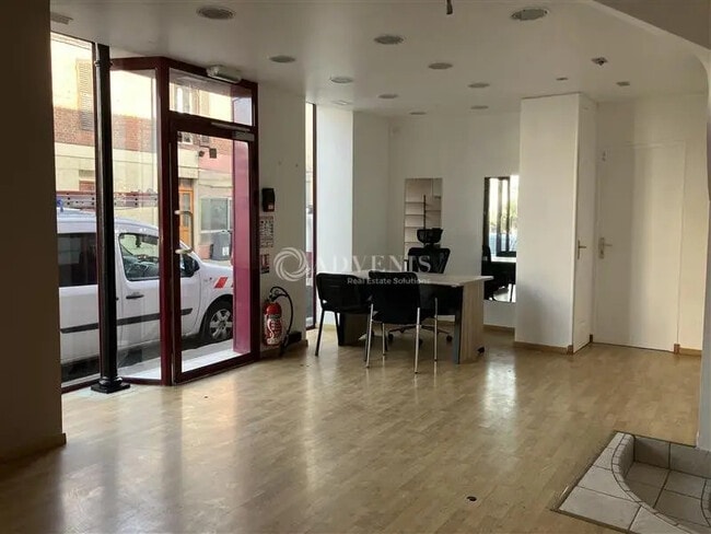 Plus de détails pour Local commercial à louer