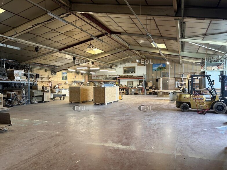Industriel/Logistique dans Sainte-Geneviève à vendre - Photo de l’immeuble – Image 3 sur 5