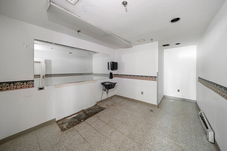 1123 Rockdale Ave, New Bedford, MA à vendre - Photo de l’immeuble – Image 3 sur 61