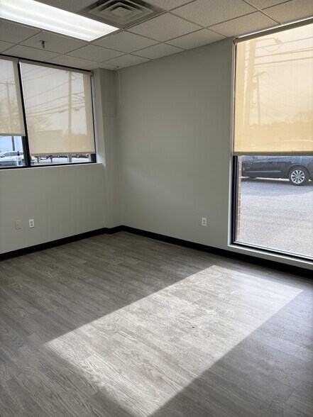 170-176 Central Ave, Farmingdale, NY à louer - Photo intérieure – Image 3 sur 7