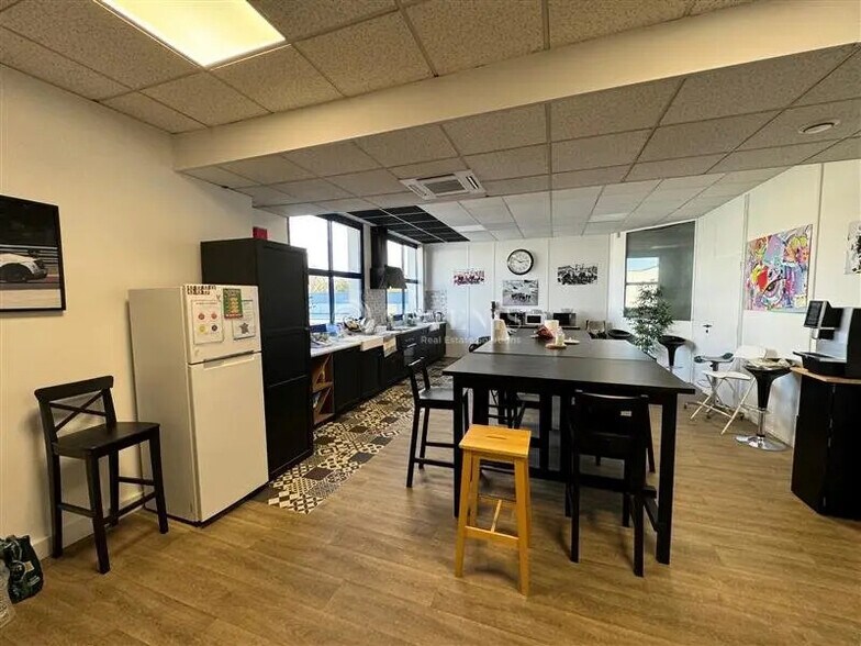 Local d’activités dans Croissy-Beaubourg à louer - Photo intérieure – Image 3 sur 7