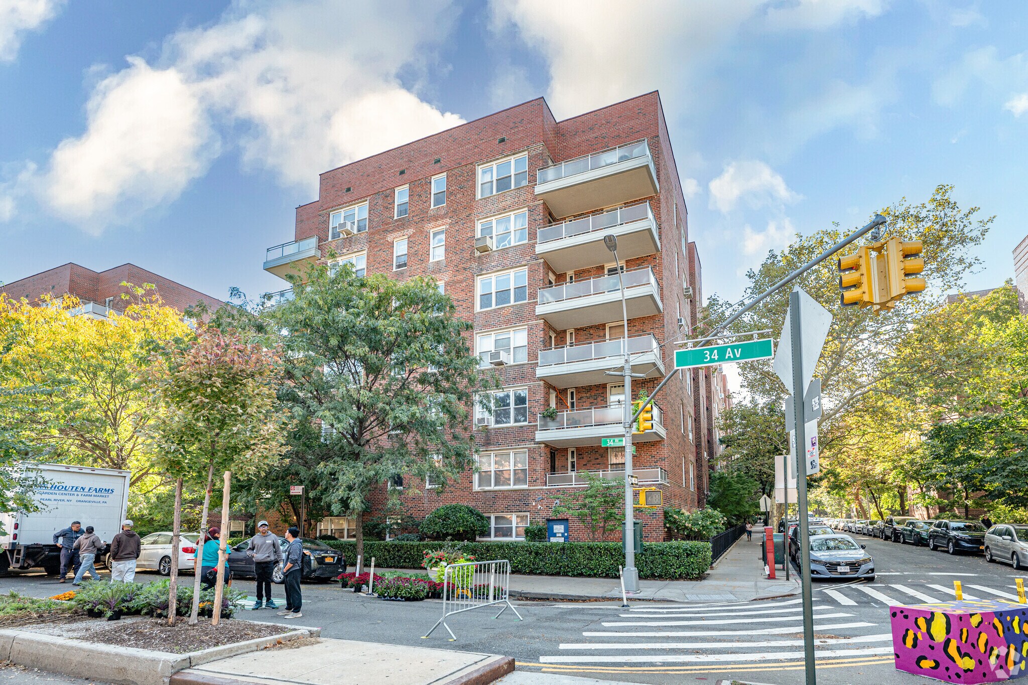 79-10 34th Ave, Jackson Heights, NY à vendre Photo principale– Image 1 sur 8