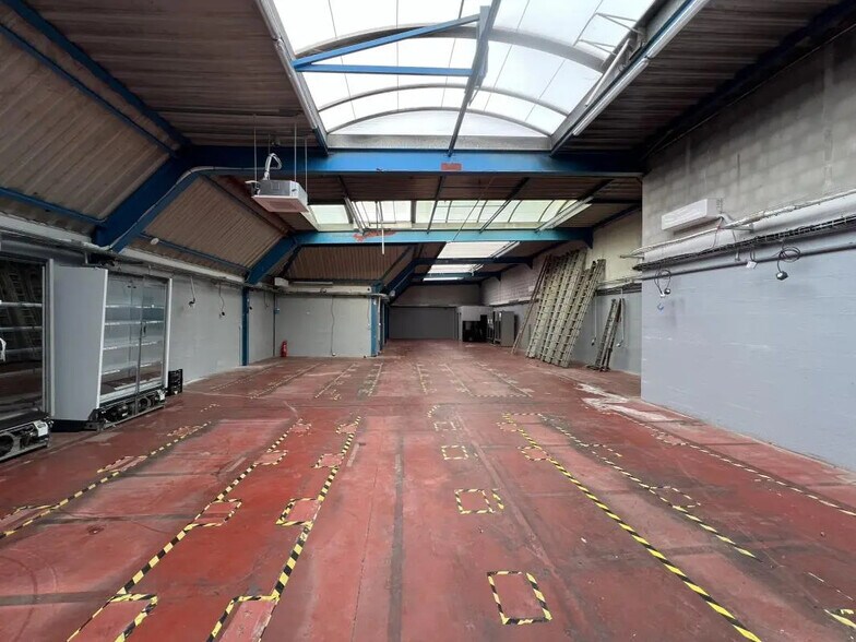 Industriel/Logistique dans Colombes à vendre - Photo de l’immeuble – Image 2 sur 9