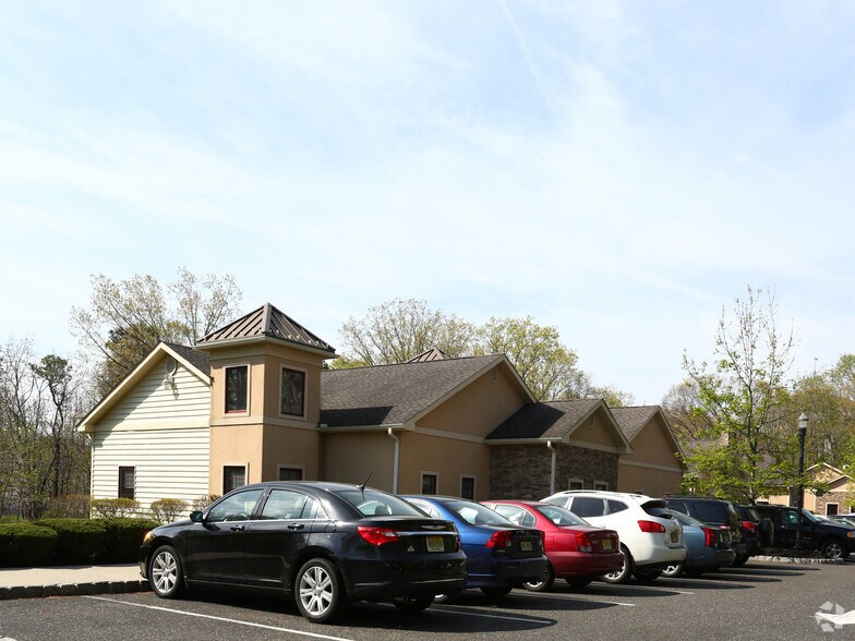 88 S Lakeview Dr, Gibbsboro, NJ à vendre - Photo principale – Image 1 sur 9