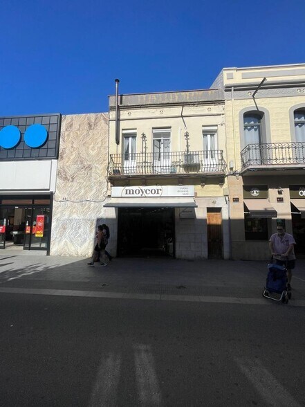 Local commercial dans Santa Coloma de Gramenet, Barcelona à vendre - Photo de l’immeuble – Image 2 sur 32