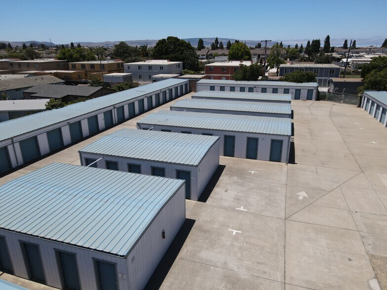 1745 S Lincoln St, Santa Maria, CA à vendre - Photo de l’immeuble – Image 2 sur 21