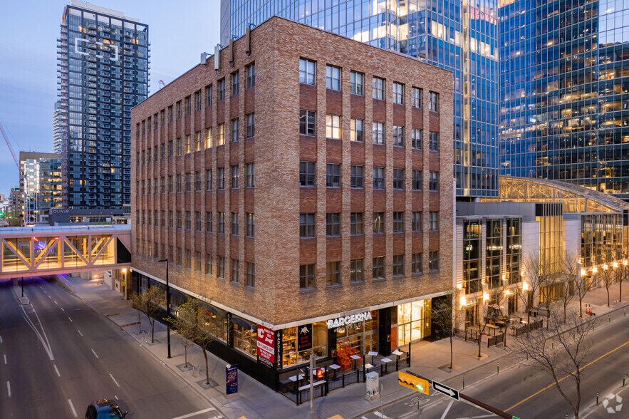 505 8th Ave SW, Calgary, AB à louer - Photo de l’immeuble – Image 1 sur 4