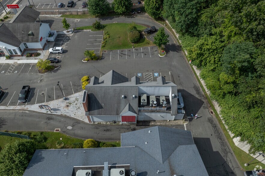 158 Manor Ave, Waterbury, CT à vendre - Photo de l’immeuble – Image 2 sur 5