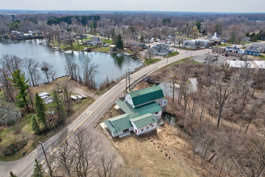 8572 Silver Lake Rd, Linden, MI à vendre - Photo de l’immeuble – Image 3 sur 35