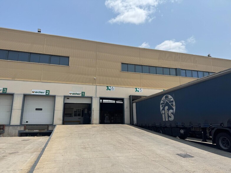 Industriel/Logistique dans SEVILLA à louer - Photo de l’immeuble – Image 3 sur 11