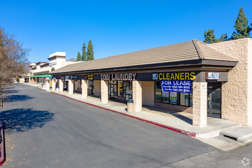 310-326 N Azusa Ave, Covina, CA à louer - Photo de l’immeuble – Image 3 sur 7