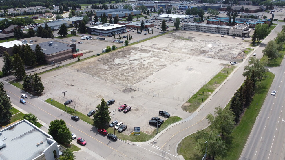 2929 50 Av, Red Deer, AB à vendre - Photo de l’immeuble – Image 3 sur 4