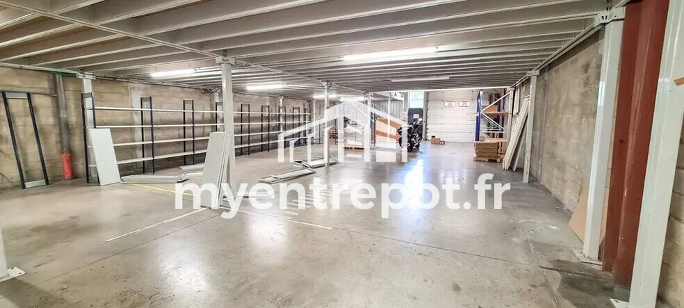 Local d’activités dans MARSEILLE à louer - Photo de l’immeuble – Image 2 sur 10