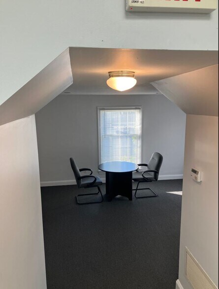 27 Pine St, New Canaan, CT à louer - Photo intérieure – Image 2 sur 14