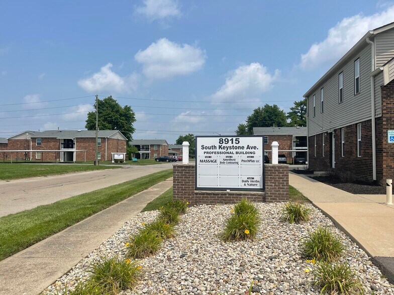 8915 S Keystone Ave, Indianapolis, IN à louer - Photo de l’immeuble – Image 2 sur 9