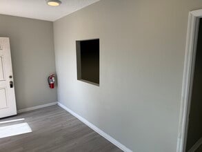 8229 Sr-52, Port Richey, FL à louer Photo intérieure– Image 2 sur 7