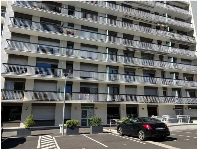90 Avenue Albert 1er, Rueil-Malmaison à vendre - Photo de l’immeuble – Image 2 sur 2