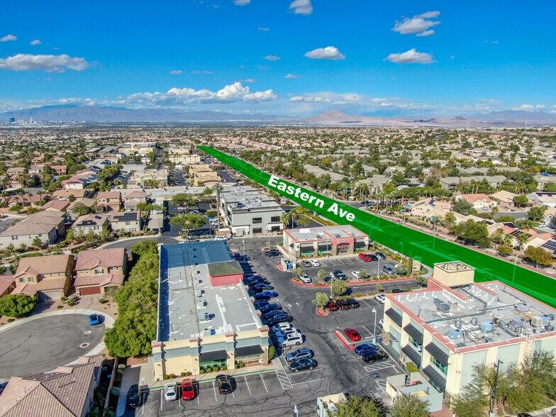 11251 S Eastern Ave, Henderson, NV à louer - Photo de l’immeuble – Image 3 sur 6