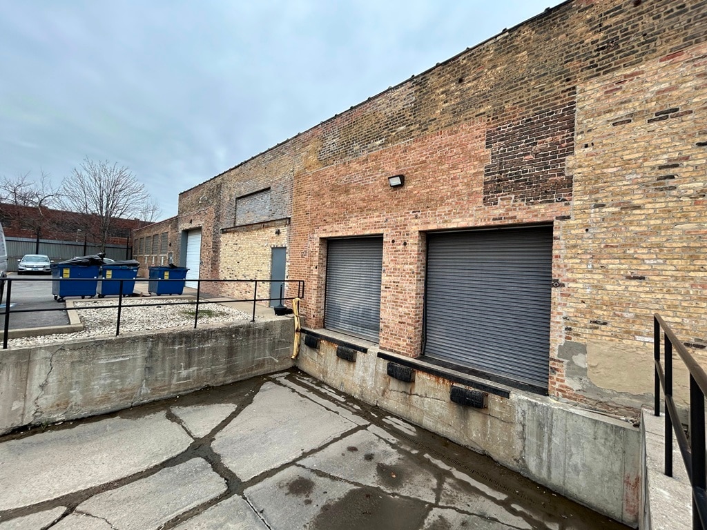 627 N Albany Ave, Chicago, IL à louer Photo de l’immeuble– Image 1 sur 6