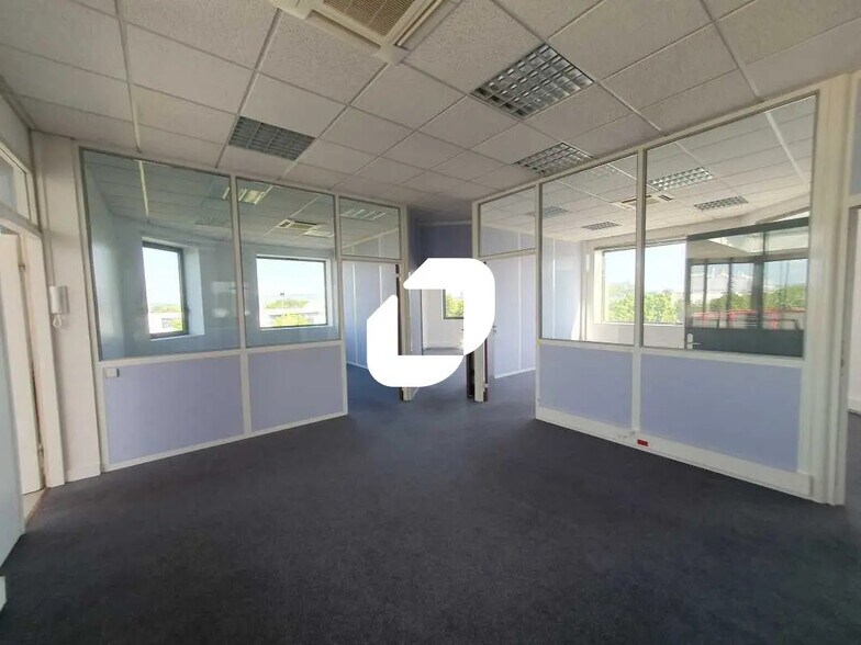 Bureau dans Poissy à louer - Photo de l’immeuble – Image 1 sur 9