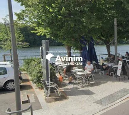 Local commercial dans Conflans-Sainte-Honorine à louer Photo de l’immeuble– Image 1 sur 2