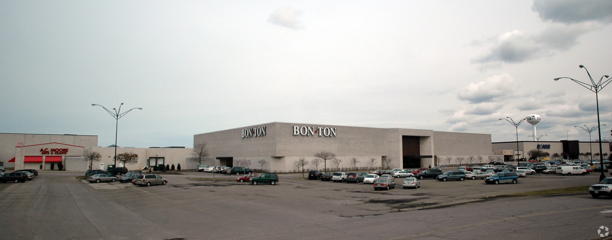 654 Millcreek Mall, Erie, PA à louer Photo principale– Image 1 sur 14