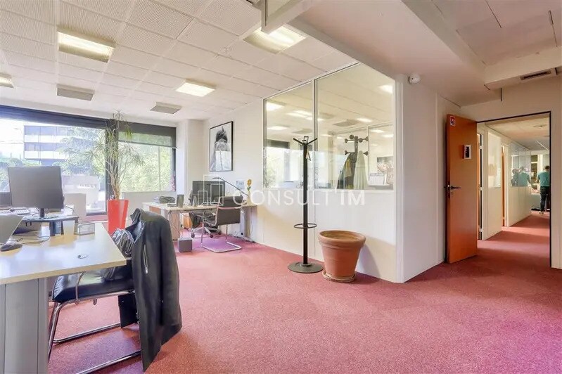 Bureau dans Saint-Cloud à vendre - Photo intérieure – Image 3 sur 8