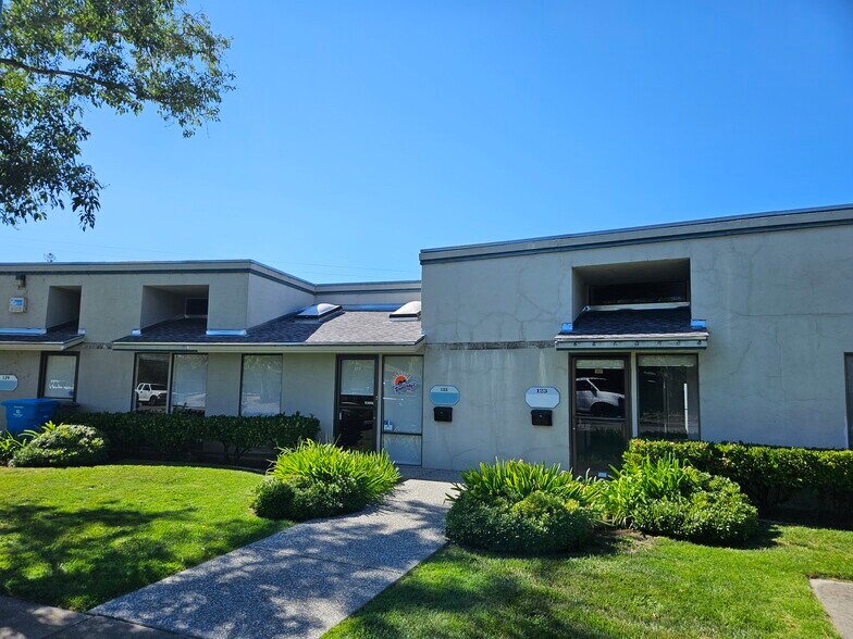 14 Commercial Blvd, Novato, CA à vendre - Photo de l’immeuble – Image 2 sur 28