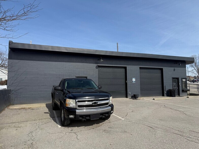 1024 E Market St, Indianapolis, IN à louer - Photo de l’immeuble – Image 3 sur 3