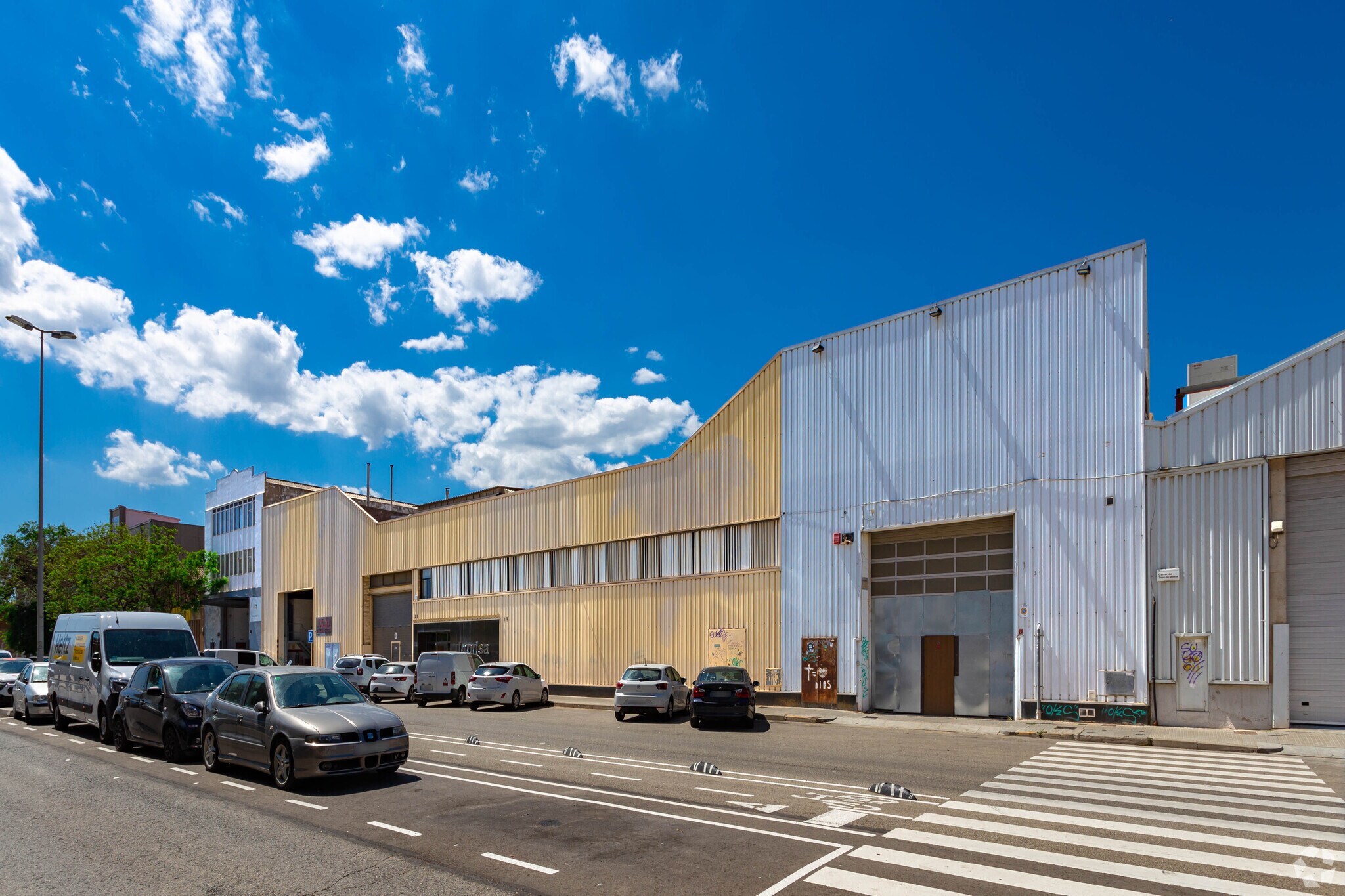 Industriel/Logistique dans Cornellà de Llobregat, Barcelona à louer Photo de l’immeuble– Image 1 sur 2