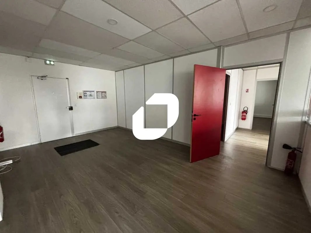 Bureau dans Corbeil-Essonnes à louer Photo de l’immeuble– Image 1 sur 7
