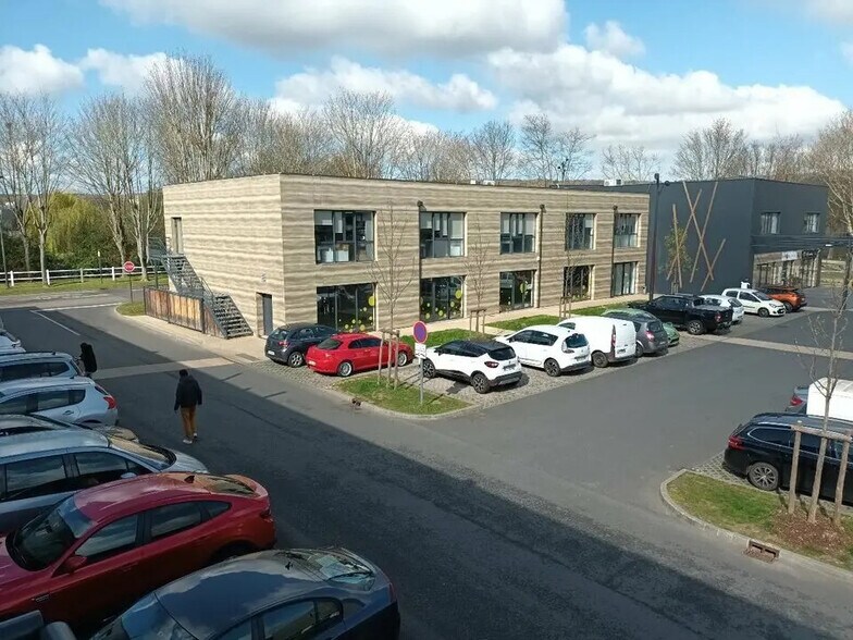 Bureau dans Val-de-Reuil à louer - Photo de l’immeuble – Image 1 sur 4