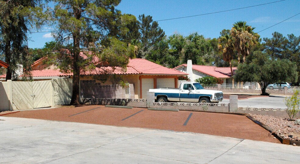3716 E Russell Rd, Las Vegas, NV à vendre - Photo de l’immeuble – Image 2 sur 6