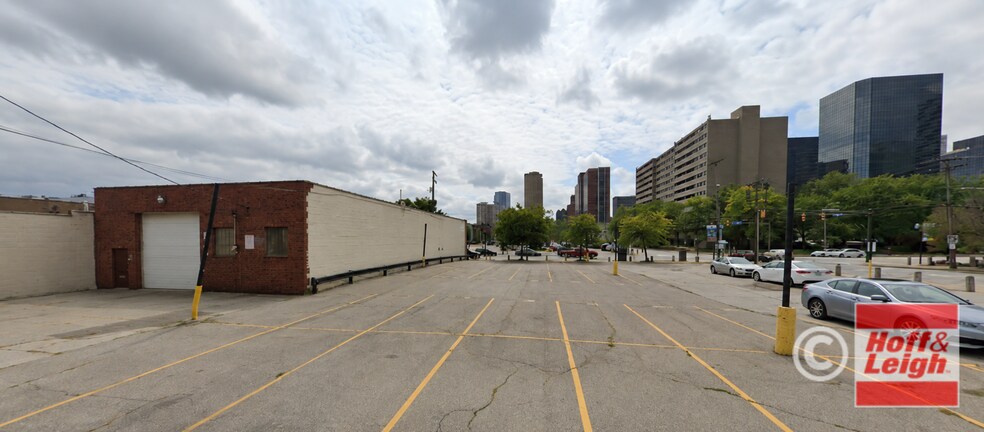 1421 St Clair Ave NE, Cleveland, OH à louer - Photo de l’immeuble – Image 2 sur 3