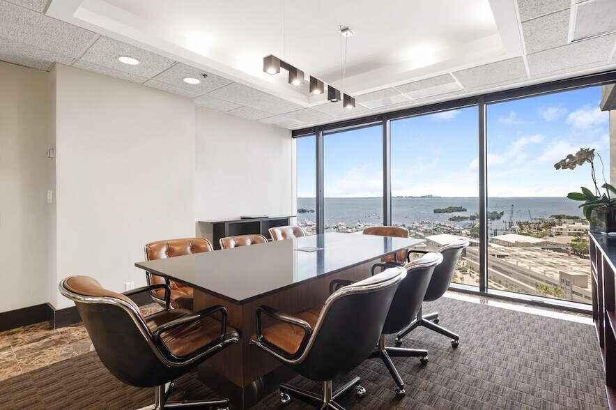 2665 S Bayshore Dr, Coconut Grove, FL à vendre - Photo de l’immeuble – Image 3 sur 57