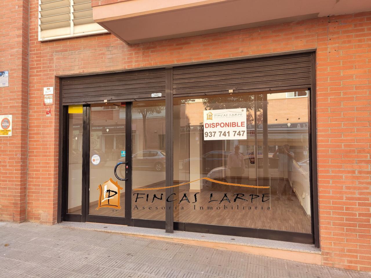 Local commercial dans Martorell, Barcelona à louer Photo de l’immeuble– Image 1 sur 4