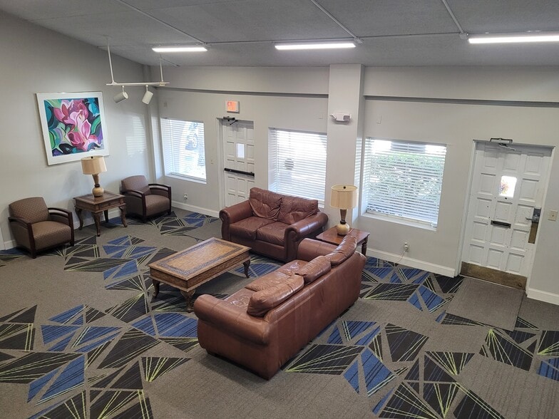 2431 Aloma Ave, Winter Park, FL à louer - Hall d’entrée – Image 2 sur 8