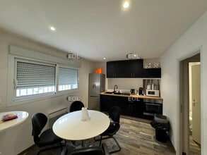 Local d'activités dans Brie-Comte-Robert à vendre Photo intérieure– Image 2 sur 2