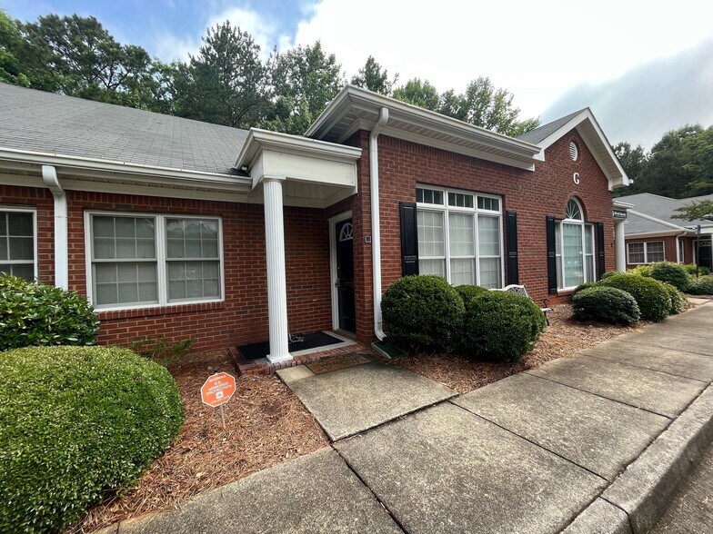 500 Sun Valley Dr, Roswell, GA à vendre - Photo de l’immeuble – Image 3 sur 20