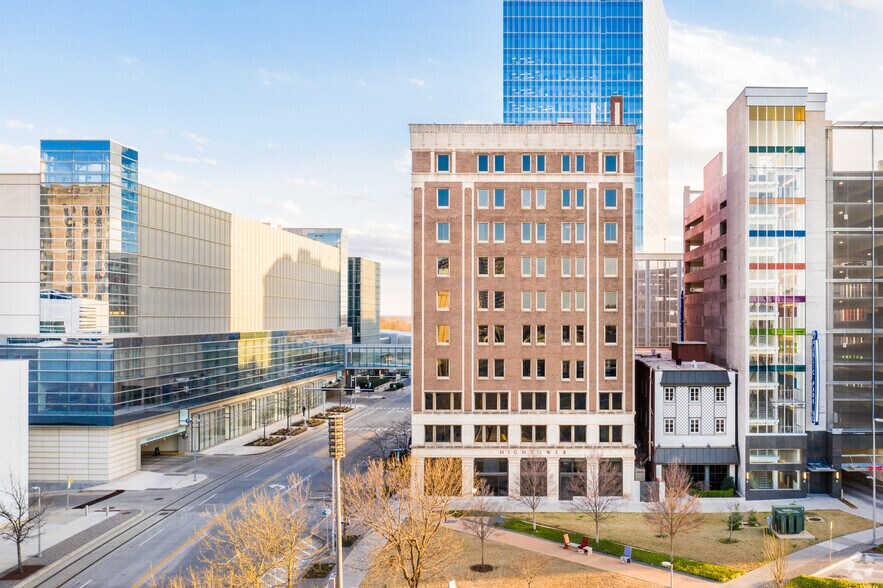 105 N Hudson Ave, Oklahoma City, OK à louer - Photo de l’immeuble – Image 2 sur 9