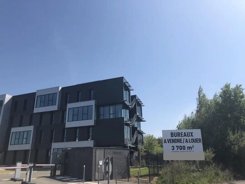 Bureau dans Saint-Grégoire à louer - Photo de l’immeuble – Image 3 sur 17