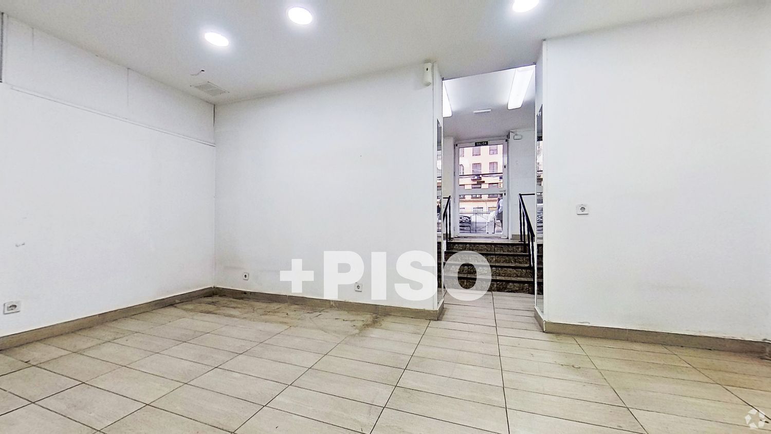 Immeuble residentiel dans Madrid, Madrid à vendre Photo intérieure– Image 1 sur 2