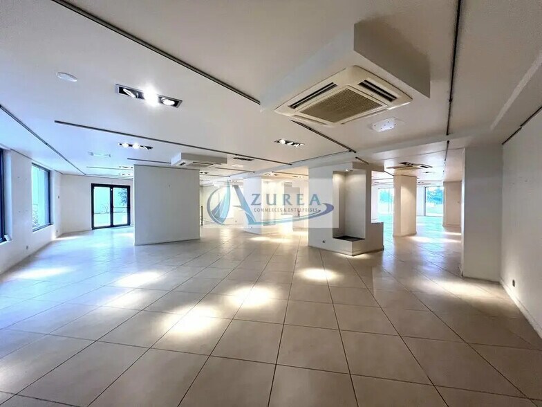 Local commercial dans Cannes à louer - Photo intérieure – Image 1 sur 5